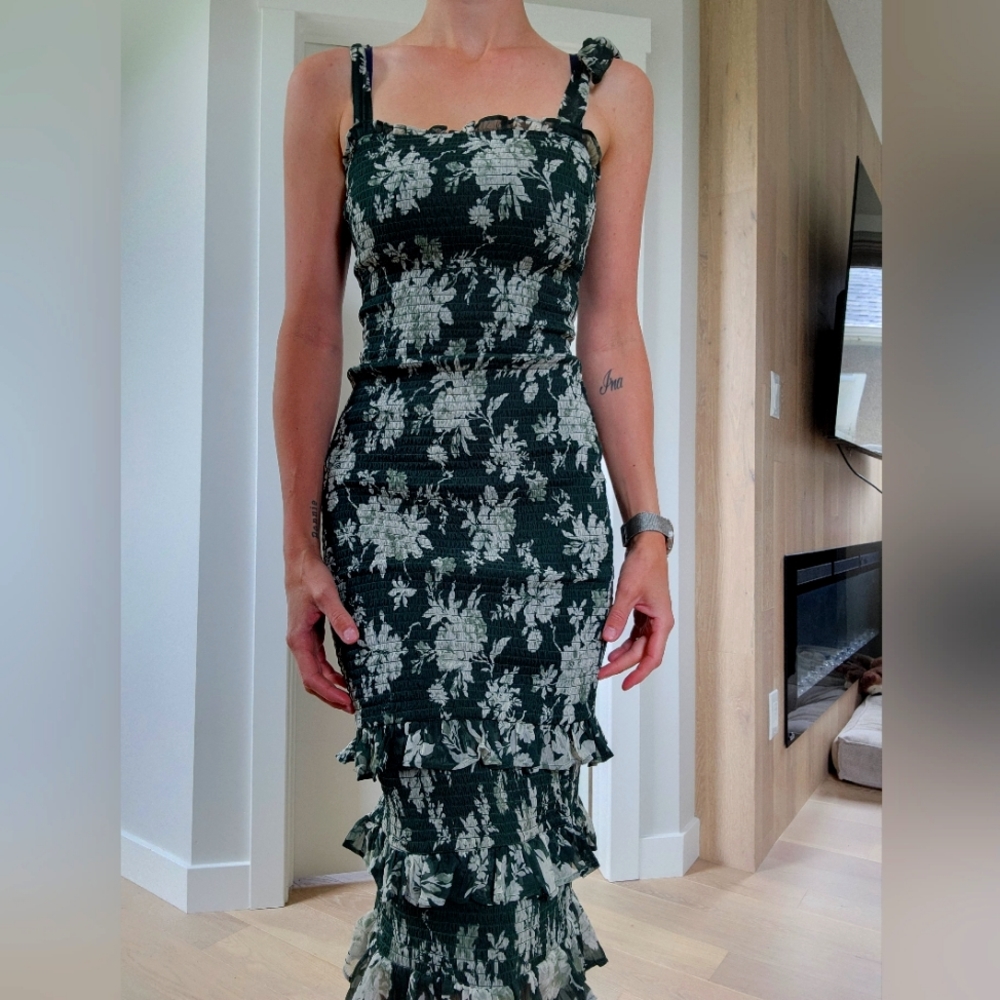 Tie strap smocked bodycon midi dress Abercrombie, size small/tall